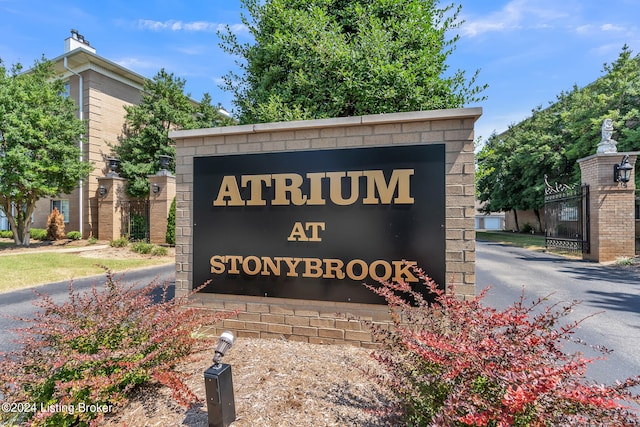 view of community / neighborhood sign