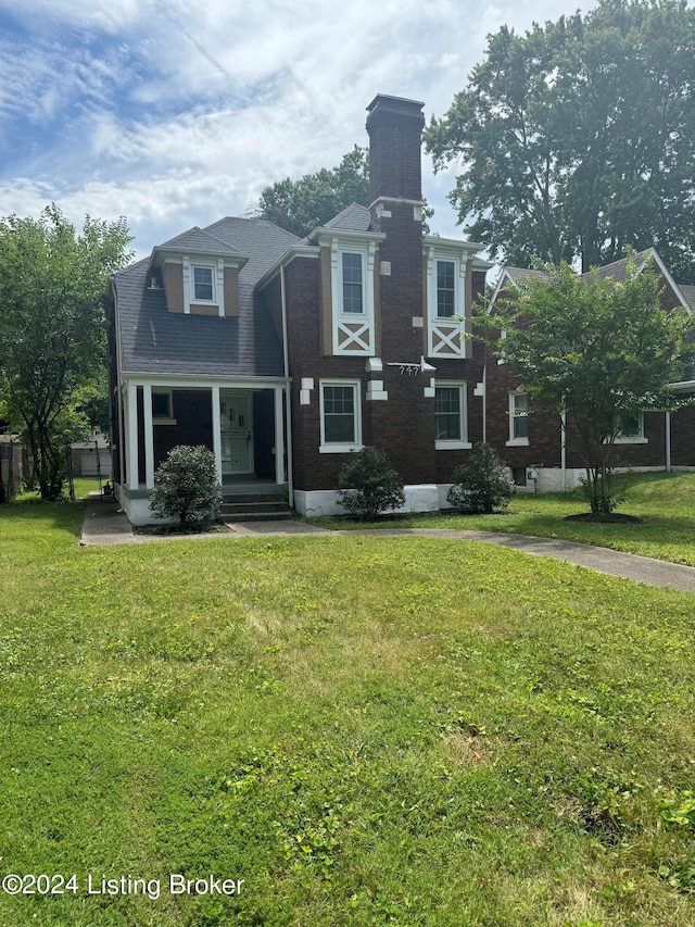 view of front of house featuring a front yard