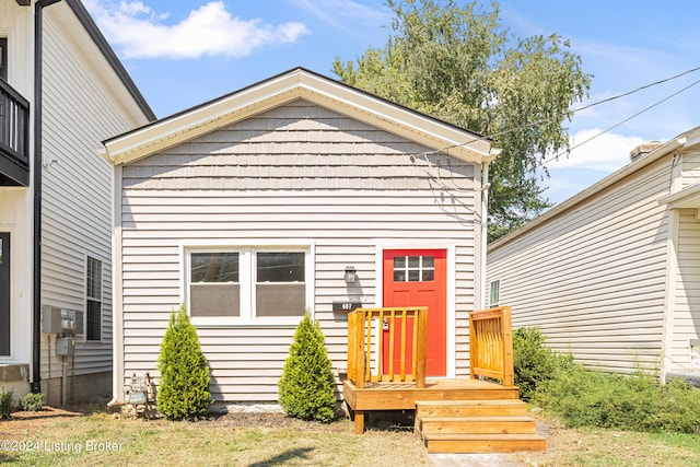 view of front facade featuring a deck