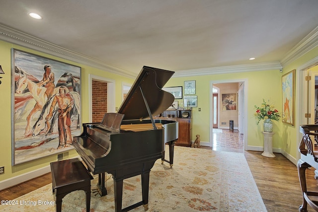 living area with baseboards, ornamental molding, wood finished floors, and recessed lighting