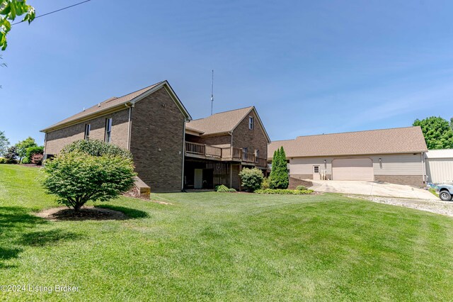 view of front of home featuring a front lawn