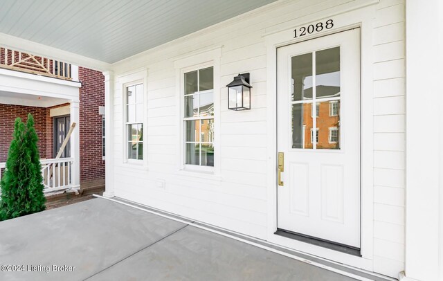 entrance to property featuring a porch