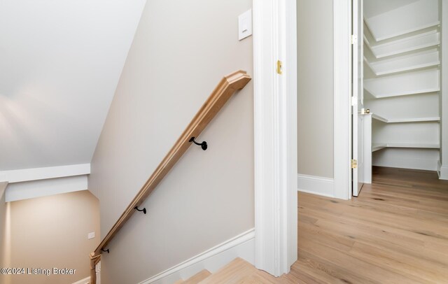 details featuring hardwood / wood-style flooring