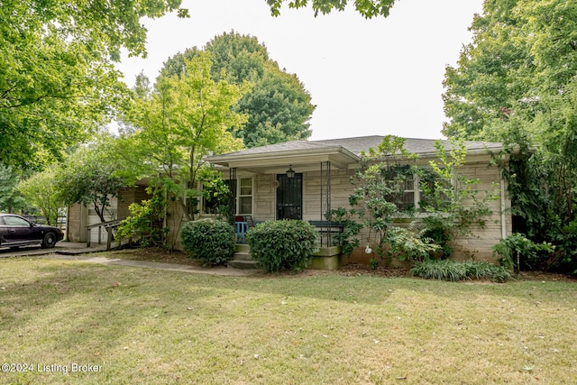 view of front facade with a porch and a front lawn