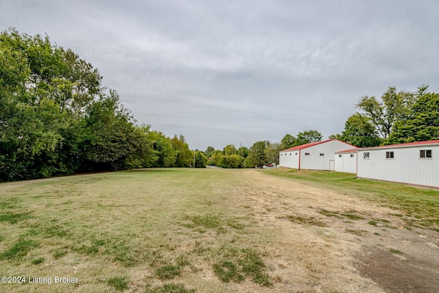 4626 Glen Rose Rd, Louisville, KY 40229 - view of yard featuring an outdoor structure and a pole building