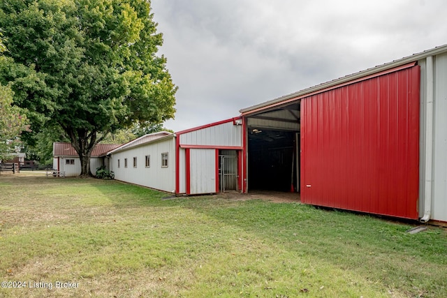 4626 Glen Rose Rd, Louisville, KY 40229 - exterior space featuring a lawn