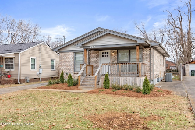 view of front of home with cooling unit, a porch, and a front yard