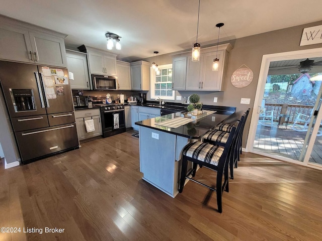 4 N Ridge View Dr, Carrollton, KY 41008 - kitchen featuring stainless steel fridge with ice dispenser, a kitchen breakfast bar, gas stove, a peninsula, and dark countertops