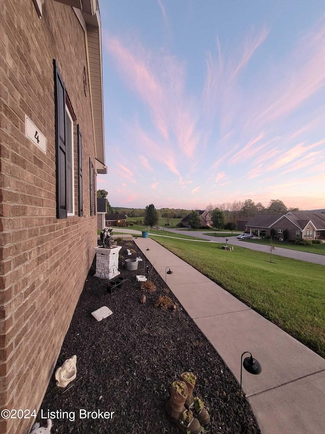 4 N Ridge View Dr, Carrollton, KY 41008 - view of yard at dusk