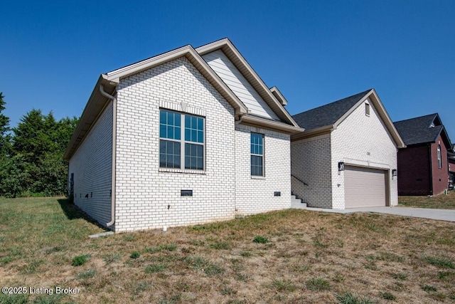 view of front of property featuring a garage and a front yard