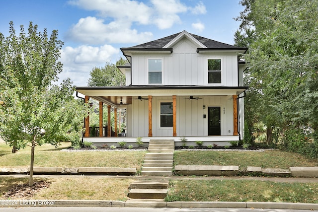 view of front of home featuring a front lawn, ceiling fan, and covered porch