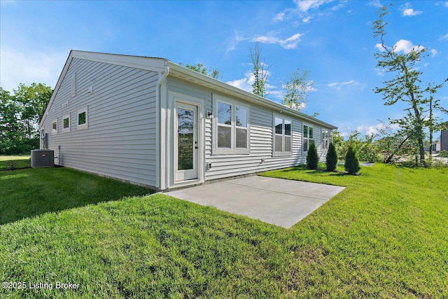 220 Harvest Moon Ct Unit 215B, Shepherdsville, KY 40165 - back of property featuring a yard, a patio, and central AC