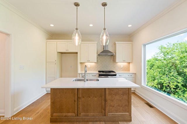 6712 Hypoint Ridge Rd, Crestwood, KY 40014 - kitchen with light countertops, tasteful backsplash, stainless steel gas stove, a sink, and visible vents