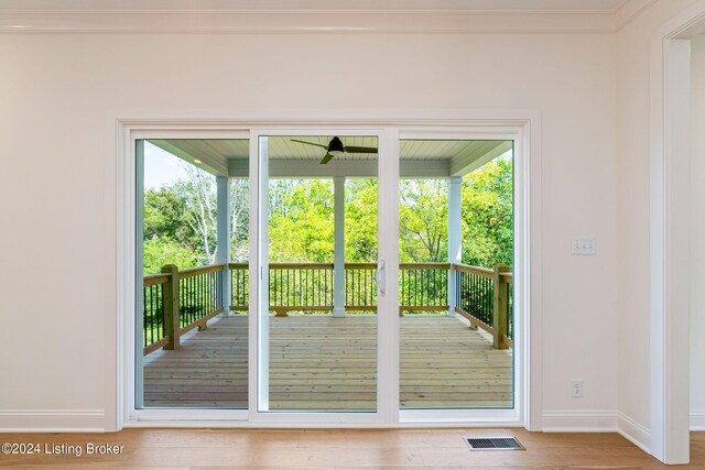 6712 Hypoint Ridge Rd, Crestwood, KY 40014 - doorway with baseboards, visible vents, wood finished floors, and plenty of natural light