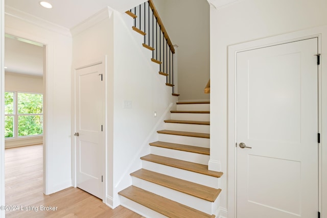 6712 Hypoint Ridge Rd, Crestwood, KY 40014 - stairs with recessed lighting, crown molding, baseboards, and wood finished floors