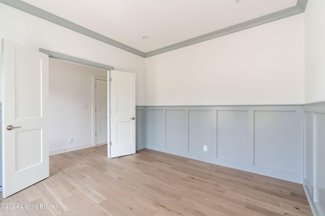 6714 Hypoint Ridge Rd, Crestwood, KY 40014 - unfurnished bedroom with a decorative wall, light wood-style flooring, crown molding, and wainscoting