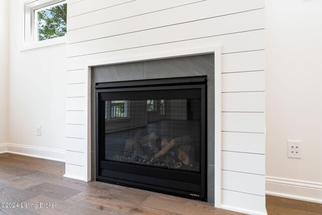 room details featuring hardwood / wood-style floors