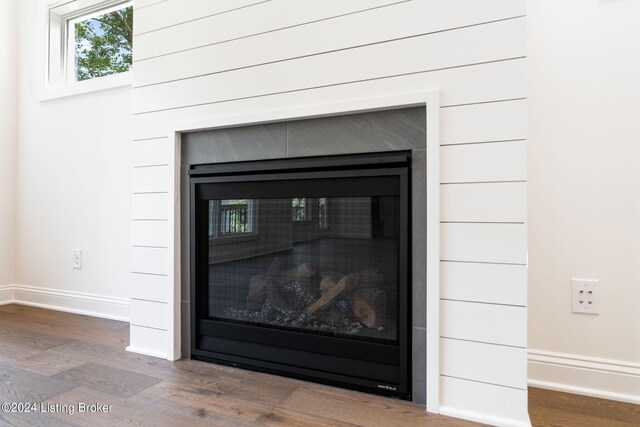6715 Hypoint Ridge Rd, Crestwood, KY 40014 - details with baseboards, wood finished floors, and a glass covered fireplace