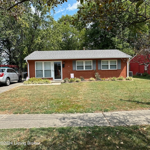 single story home featuring a front yard