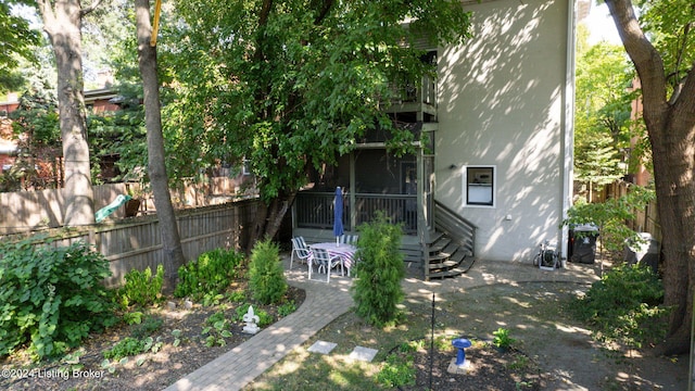 view of yard featuring a patio