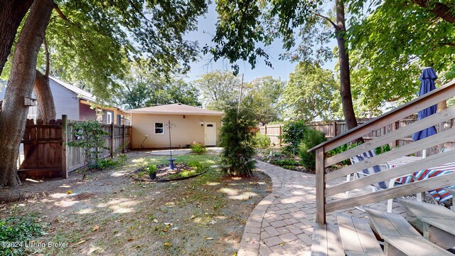 view of yard featuring a patio