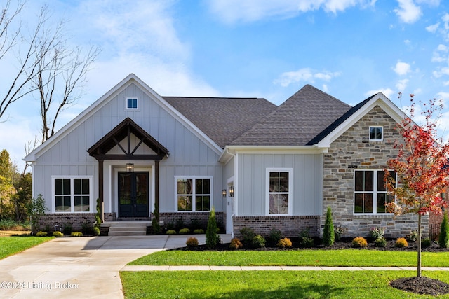 view of front of home featuring a front lawn