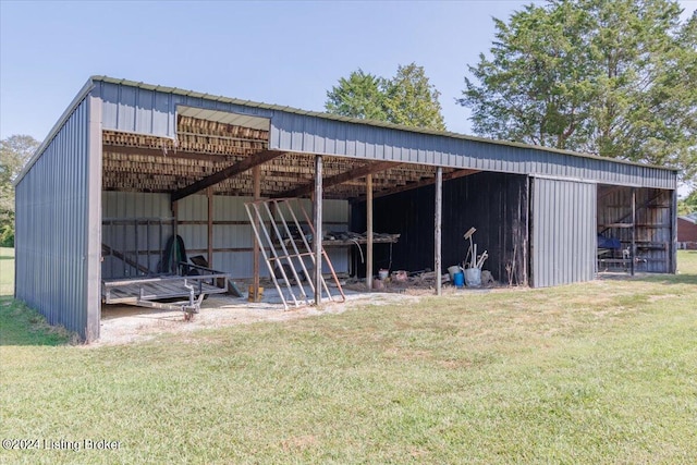 view of outdoor structure with a yard