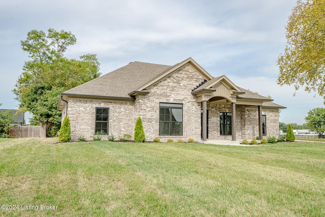 view of front of home featuring a front lawn