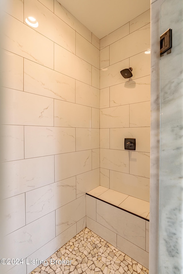 bathroom featuring tiled shower