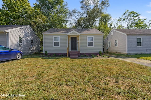 view of front of house with a front lawn