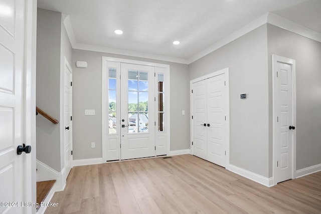 foyer featuring light hardwood / wood-style floors and crown molding