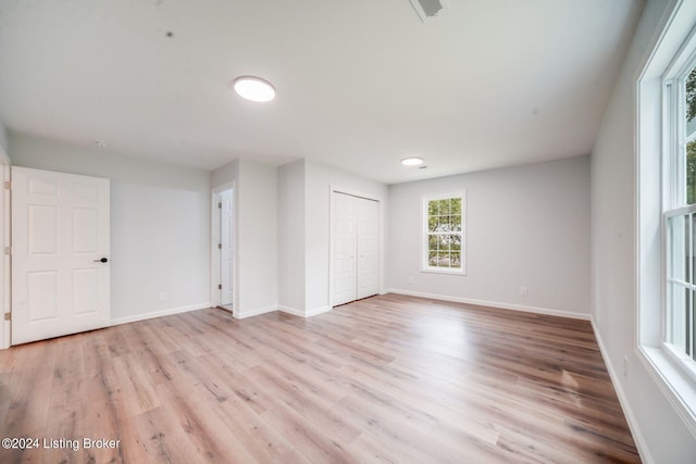 unfurnished room featuring light hardwood / wood-style flooring