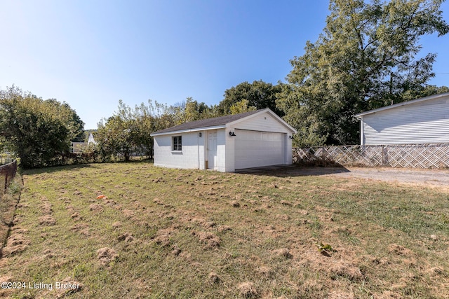 view of yard with an outdoor structure and a garage