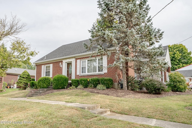 view of front of home featuring a front yard