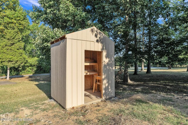 view of outbuilding featuring a lawn