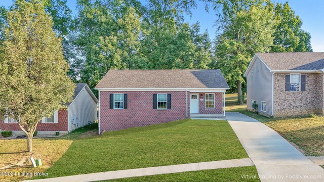 view of front of property with a front lawn