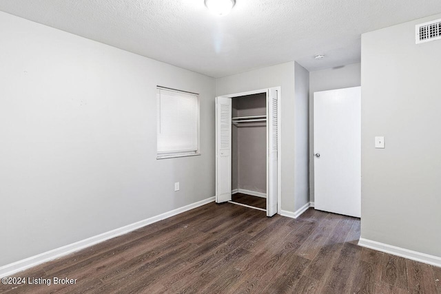 1710 Liberty Bell Way, Louisville, KY 40215 - unfurnished bedroom with dark wood-style flooring, a closet, and a textured ceiling