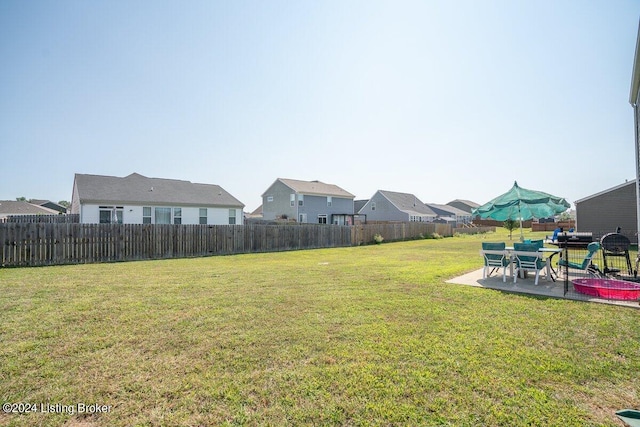 view of yard featuring a patio