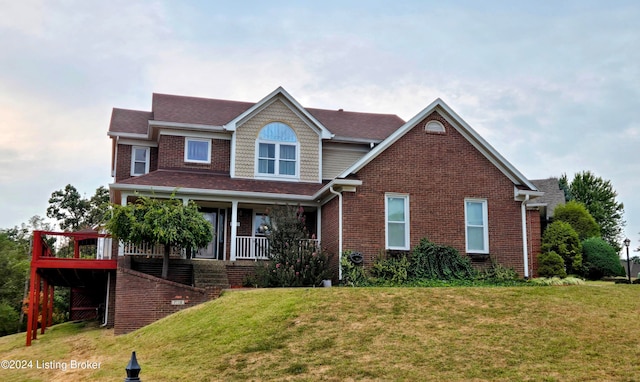 view of front of property featuring a front lawn and a porch