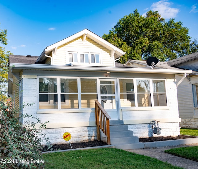 view of front facade with a sunroom