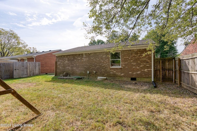 rear view of house featuring a yard