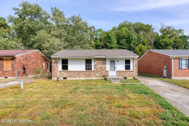 single story home with a front lawn