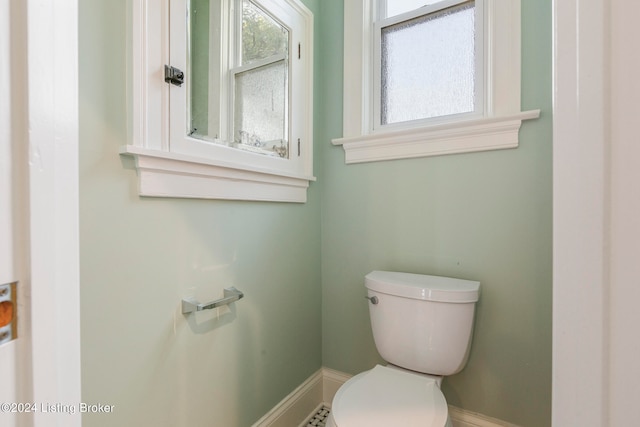 bathroom featuring toilet