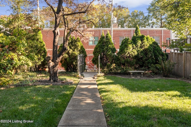 view of front of house featuring a front yard