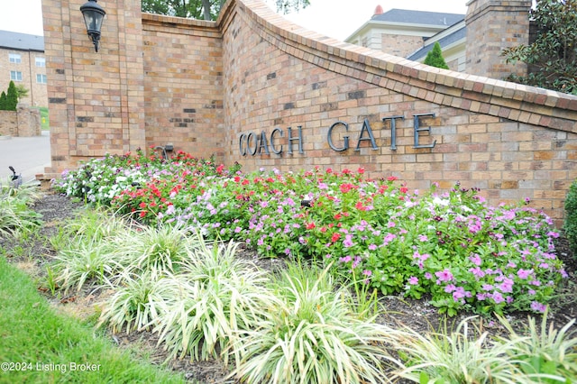 view of community / neighborhood sign