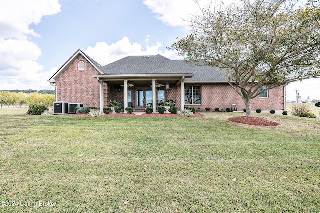 view of front of home featuring a front lawn