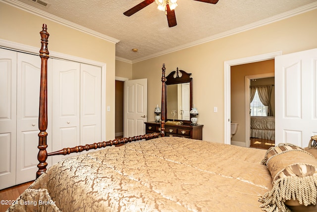 bedroom featuring ceiling fan, a textured ceiling, crown molding, and wood-type flooring