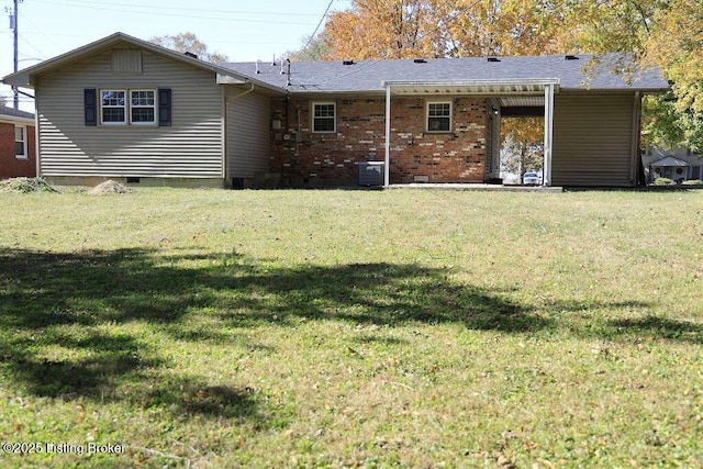 rear view of house featuring a yard