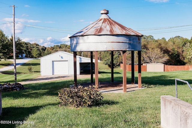 view of yard featuring an outdoor structure and a garage