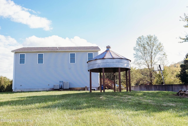 exterior space featuring a lawn